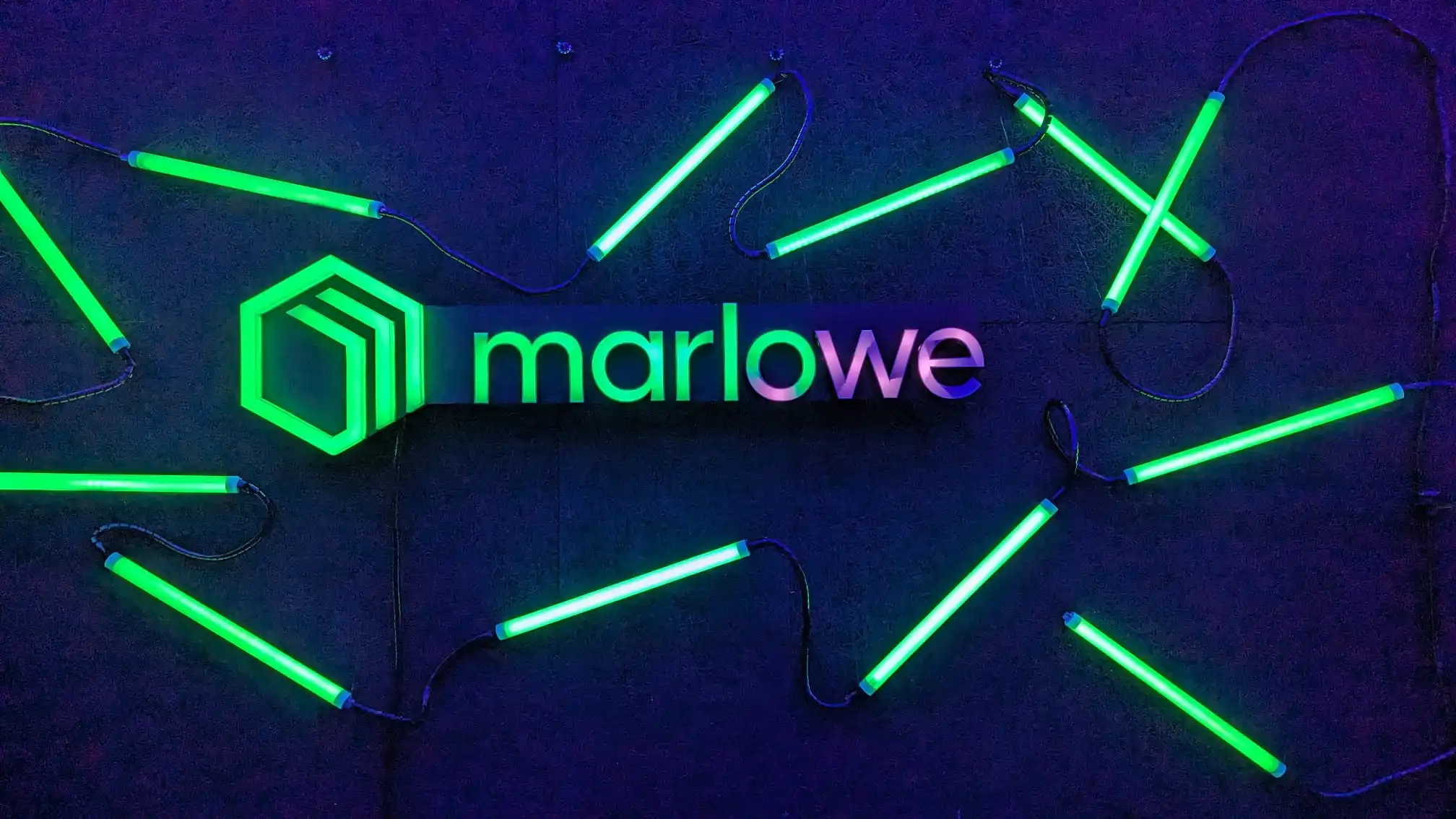 Eye catcher: bewegend logo op launch party Marlowe